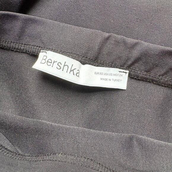 NWOT BERSHKA BLACK SEAMLESS MAXI SKIRT, SIZE: XS - Picture 2 of 3
